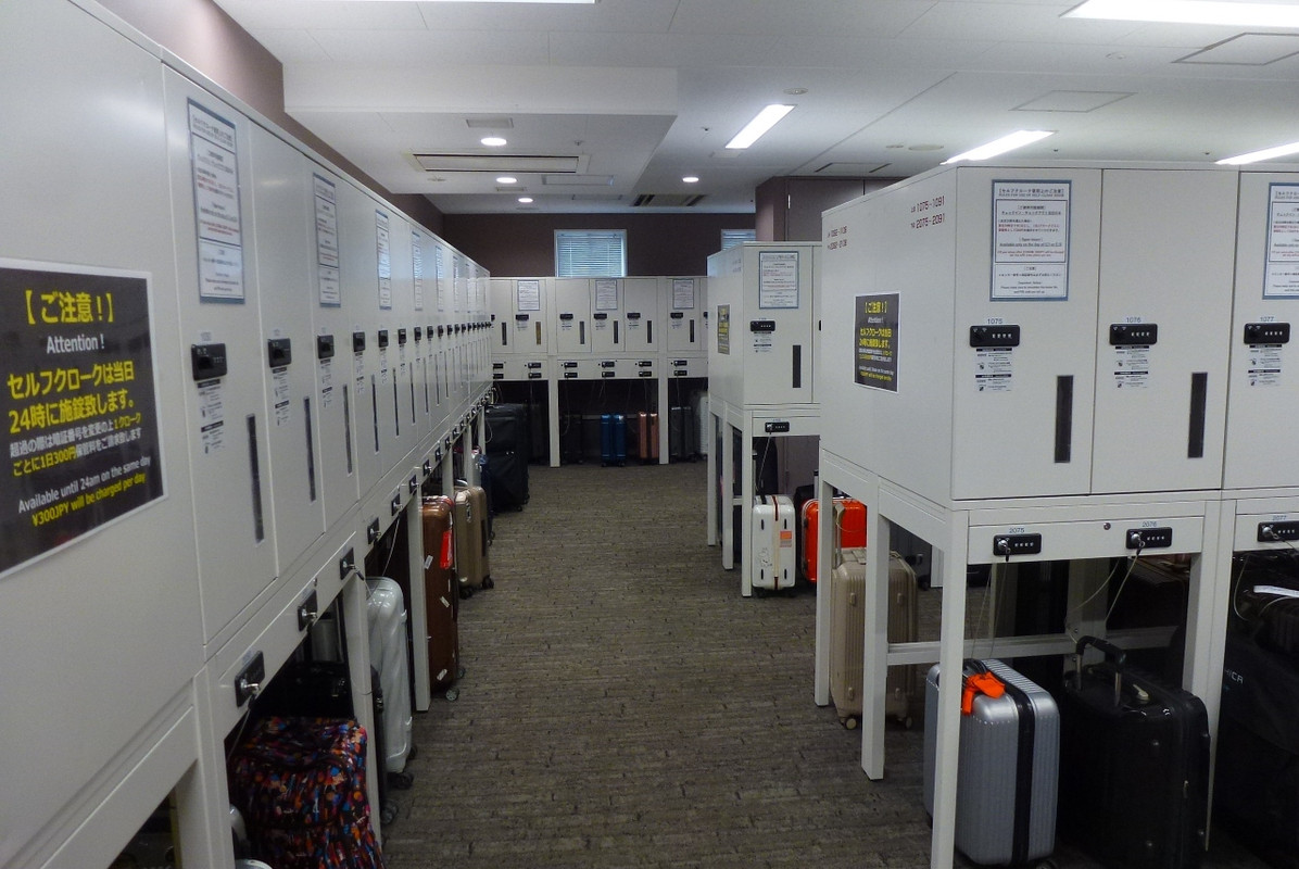 チェックイン前、チェックアウト後に使えるセルフクローク。