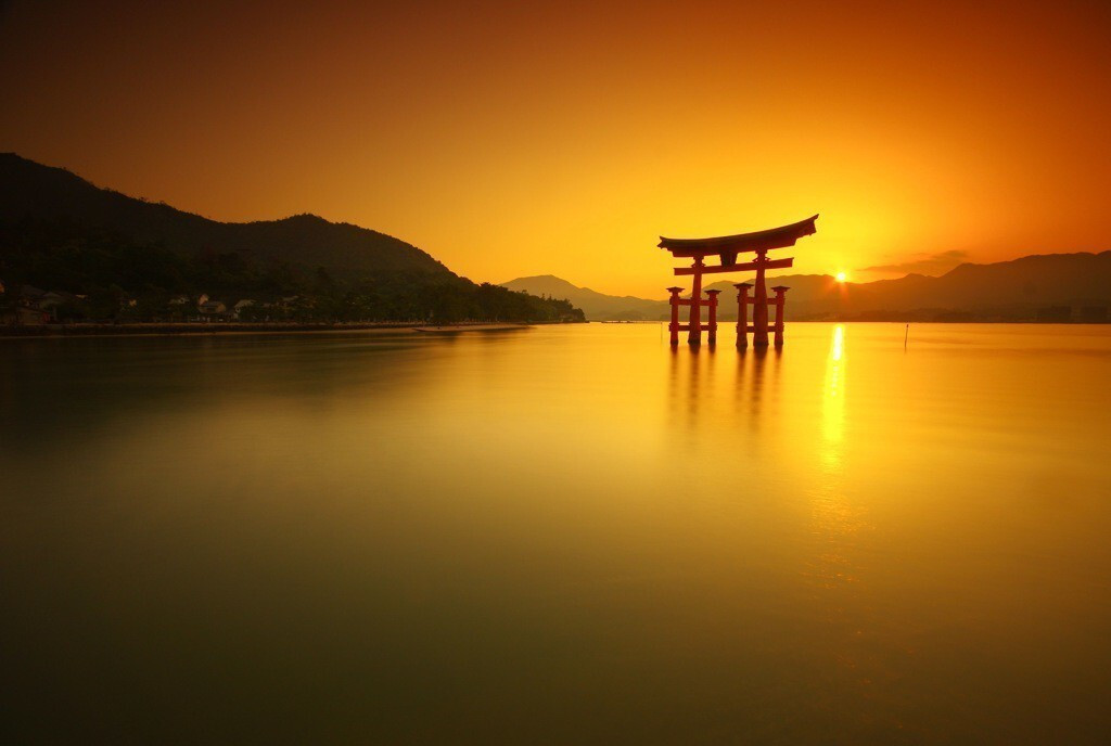 美しすぎる景観を望む 広島 厳島神社 にそっと心を入れ替える旅へ出よう Icotto イコット