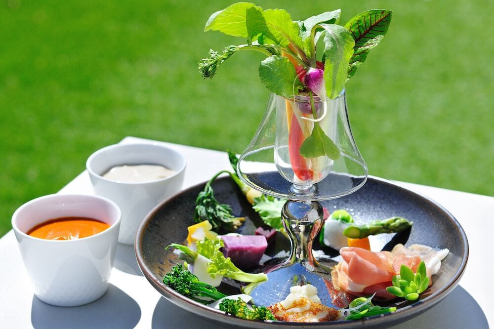 収穫したてのお野菜をいただくメインダイニング3699230