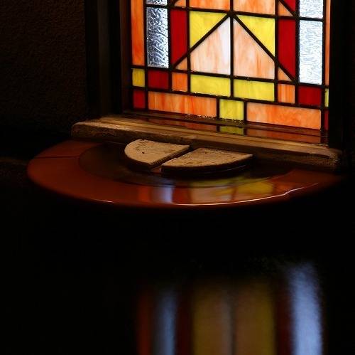 ステンドグラスが
美しい貸切風呂へ / 2