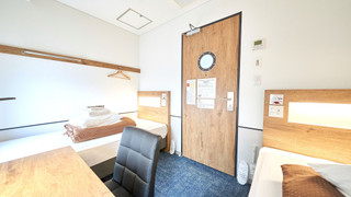 [プライベートルーム] ツイン [シャワー&トイレ共用] 禁煙