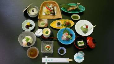 客室内のダイニングエリア / 7