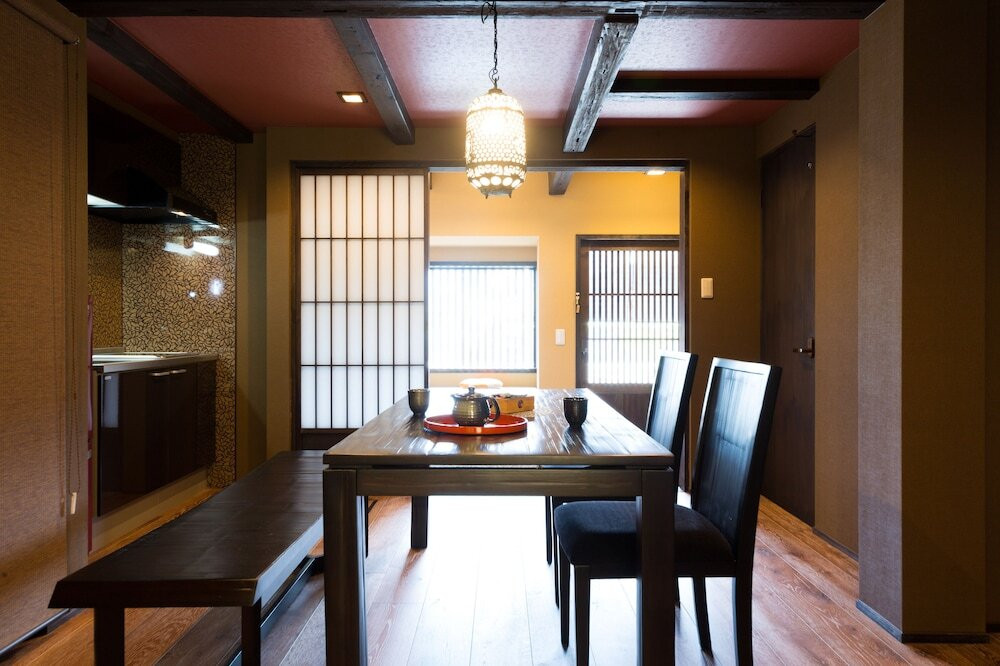 客室内のダイニングエリア