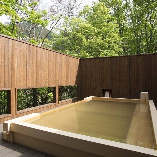 檜造りの露天風呂 / 1