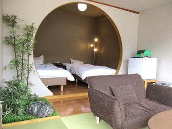 七色に変化する一期一会の温泉をゆっくりと満喫4089548