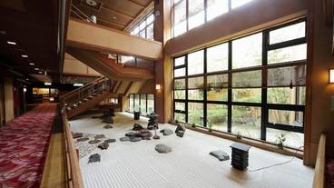 館内ロビーの枯山水 / 1