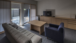 ダブルベッド　スイートルーム　ガーデンビュー　キチネット付き