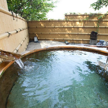 静かなひと時に癒される♡桜が見下ろす露天風呂3443319