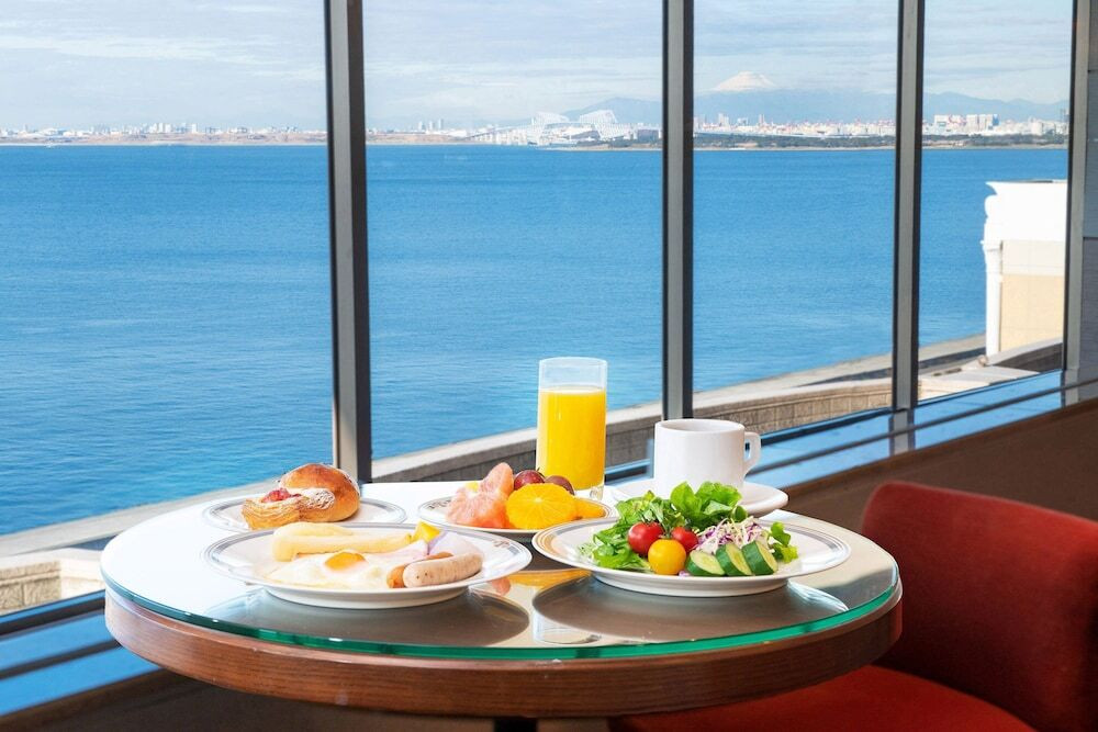 海を望むクラブラウンジも♪ワンランク上の朝食タイムが叶う宿4274625