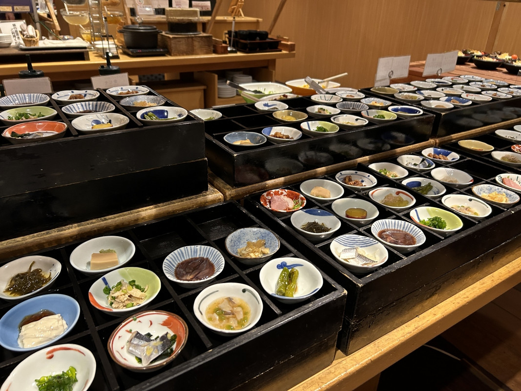 小皿料理の種類が豊富で美味しかった