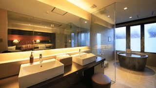 [本館] 陶器風呂付き洋室ツイン 禁煙 (大人料金：3歳以上,0-3歳添い寝のみ)