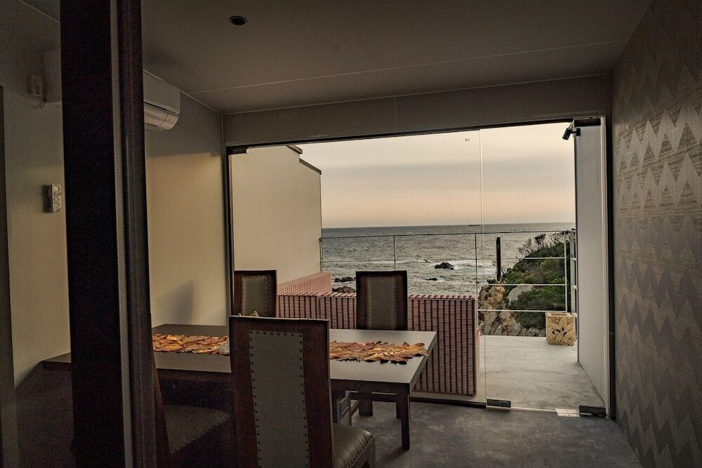 客室内のダイニングエリア