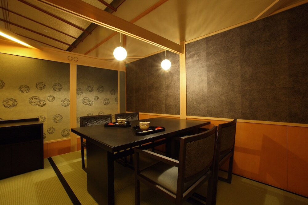 客室内のダイニングエリア