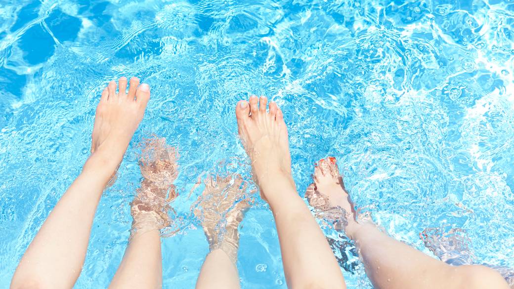 のびのびと泳げる
屋内外の5つのプール / 2