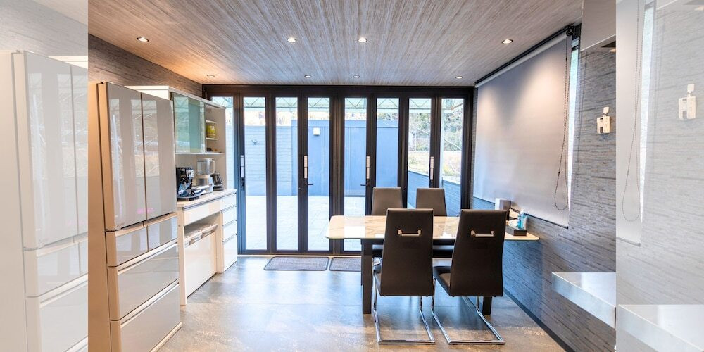 客室内のダイニングエリア