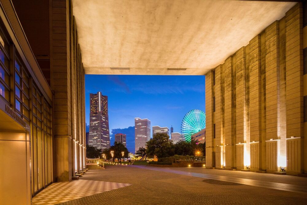 ホテル外観と夜景