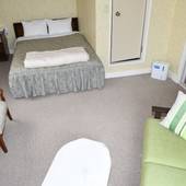 伊豆高原 猫のいるお宿 プチホテル フロマージュ（静岡県 ペンション） / 2