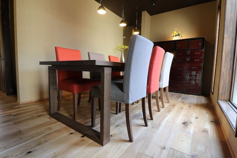 客室内のダイニングエリア