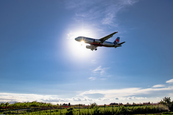 Enjoy a more special time at a hotel with a view of airplanes 3181344
