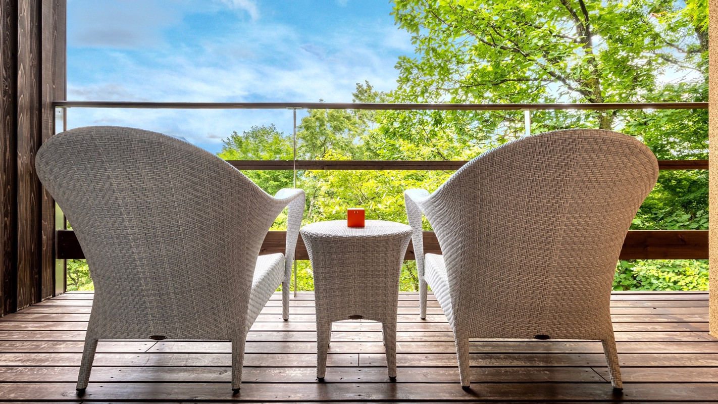 離れ 龍のひげ こごみ ウッドデッキ