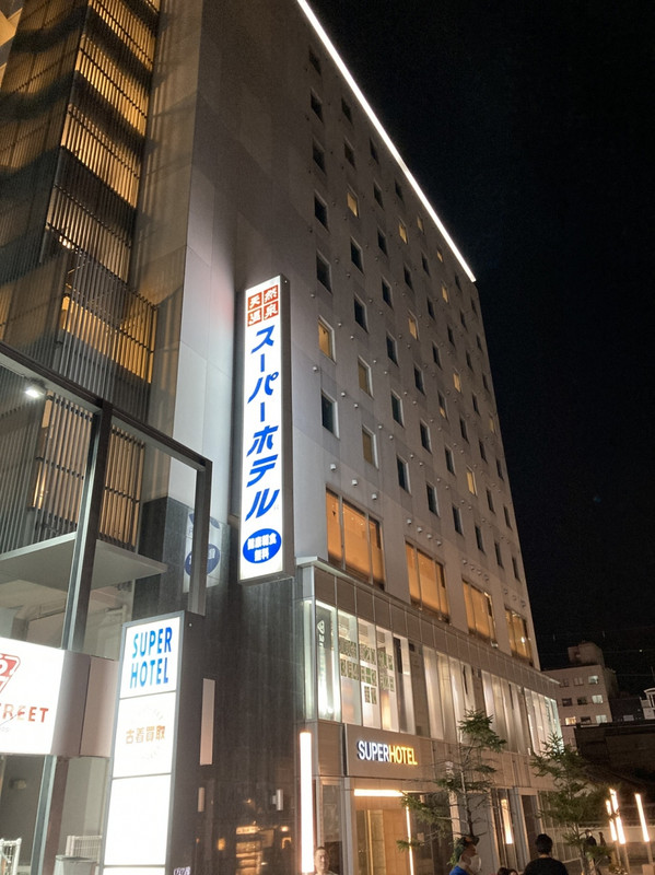 2階まではショップです