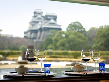 3.お城を見ながら優雅なお食事タイムを「KKRホテル熊本」3442946