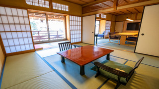 和室10畳+温泉内風呂＋専用ダイニングルーム+テラス [和洋室] [禁煙]