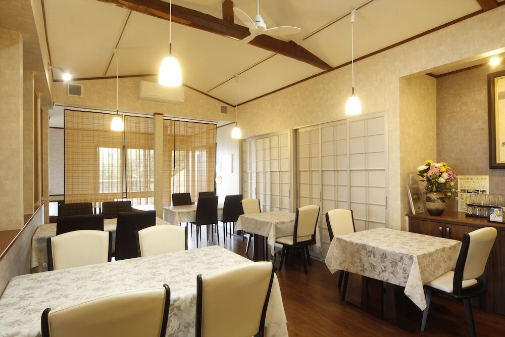 客室内のダイニングエリア