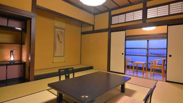 客室内のダイニングエリア / 12