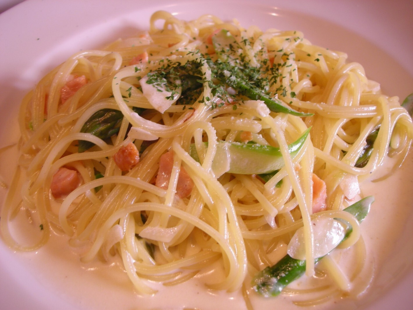 「プロフーモ」料理 1011587 Ａランチ　サーモンとアスパラの生クリーム仕立て