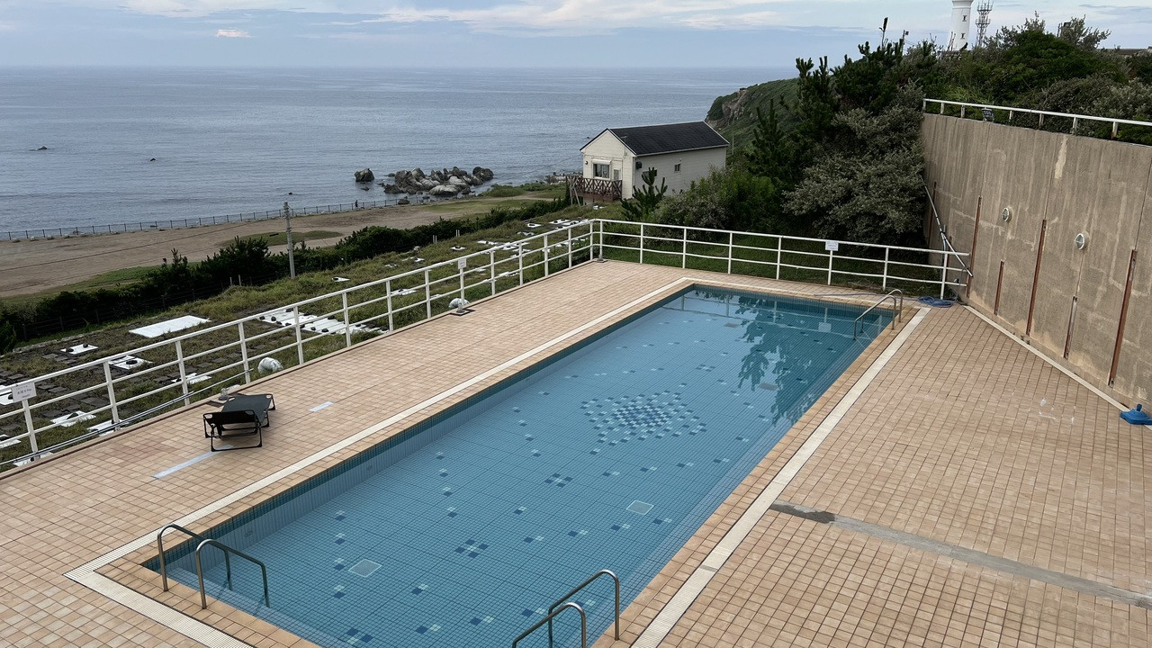 プールもあります。浅いですが。