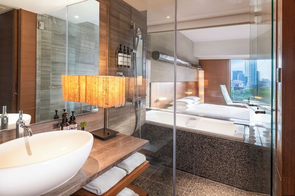 老舗の豪華ホテルで贅沢なおこもりを4283748