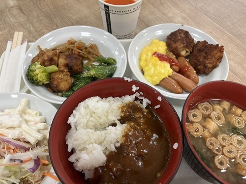 無料朝食。朝カレーで全体を底上げ?