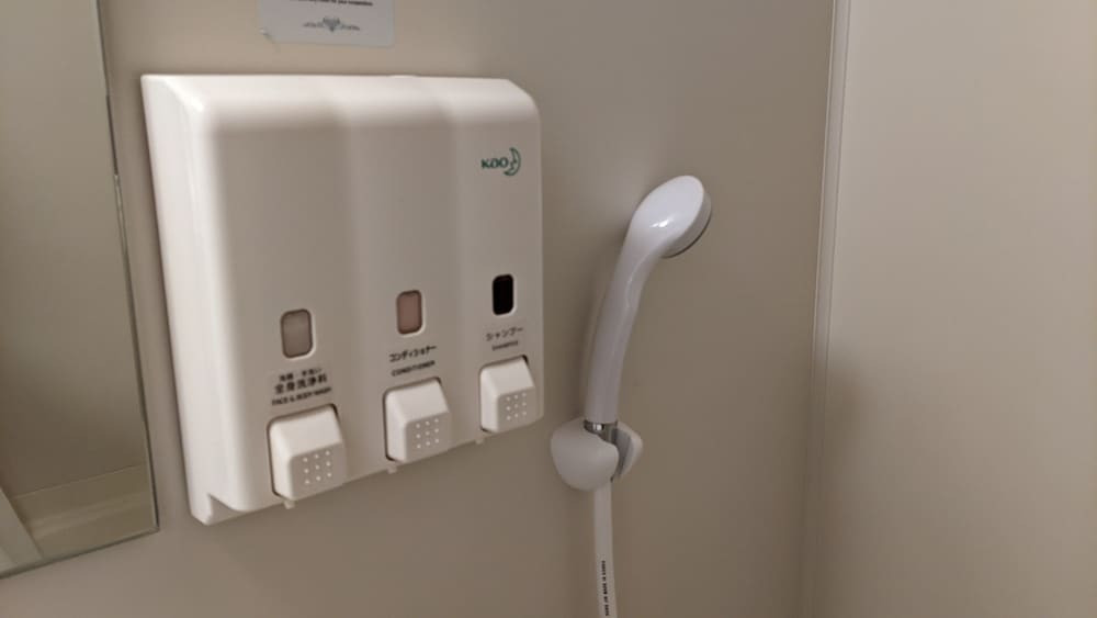 バスルームのシャワー