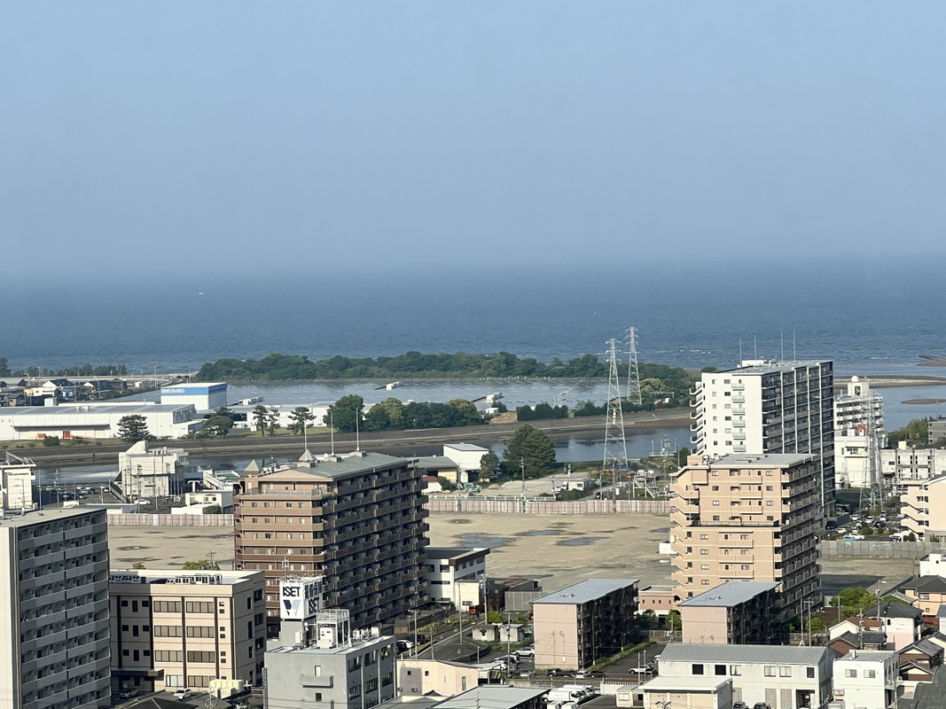 ちょっとだけ海が見えます