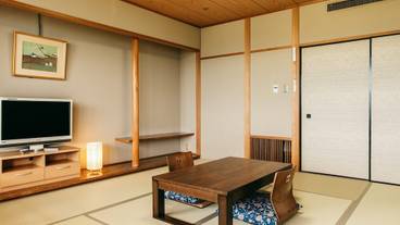 客室 / 8