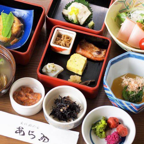 旅館らしい朝ご飯に
ほっこり / 1