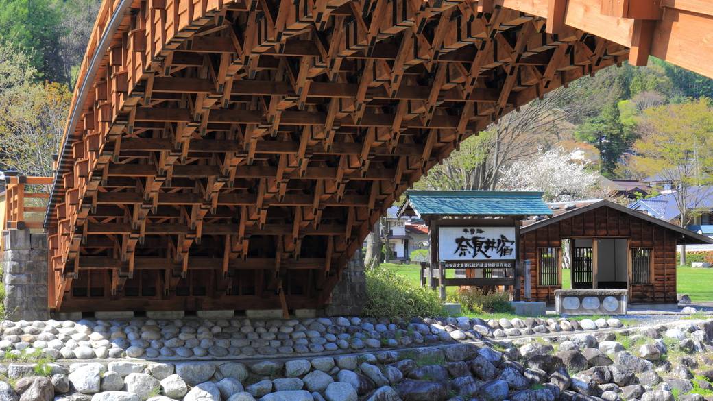 木曽の大橋の木組み / 2