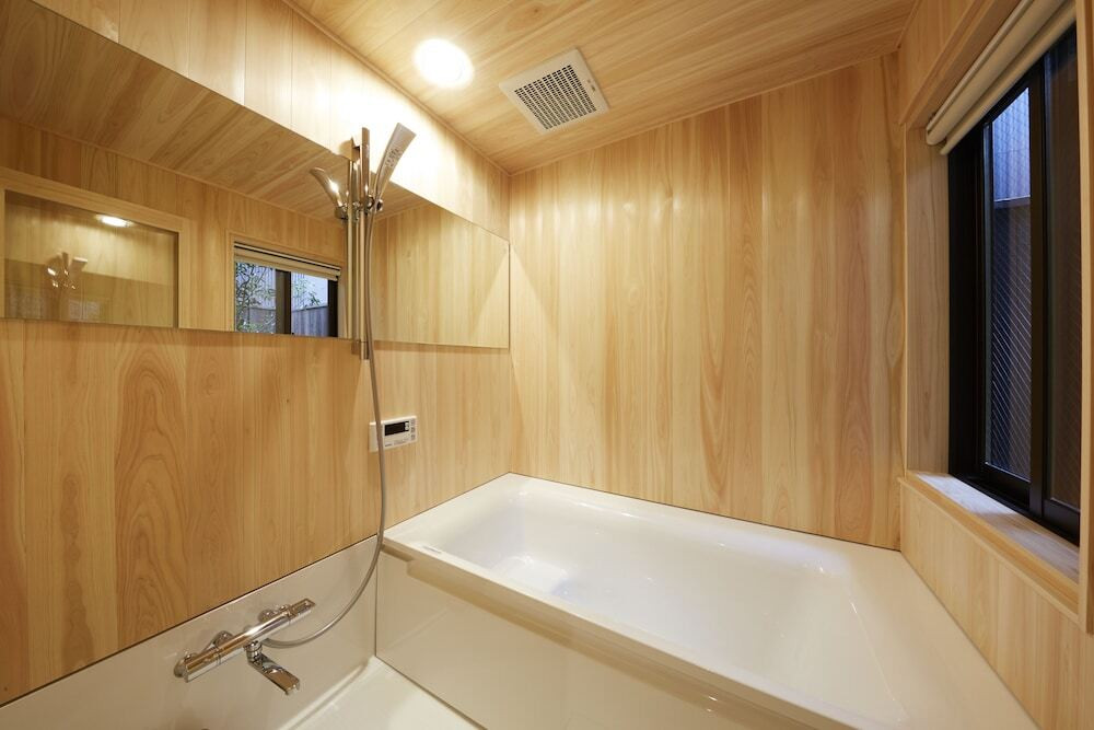 バスルームのシャワー