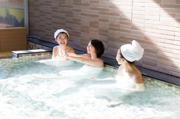 Young women, baths, onsen, onsen facilities, public baths, public baths, natural onsen, super public baths