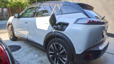 電気車両充電スタンド / 8