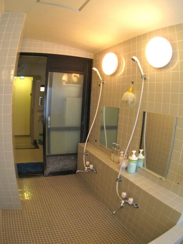 バスルームのシャワー