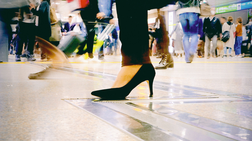 都会って、なんだか窮屈…3641200