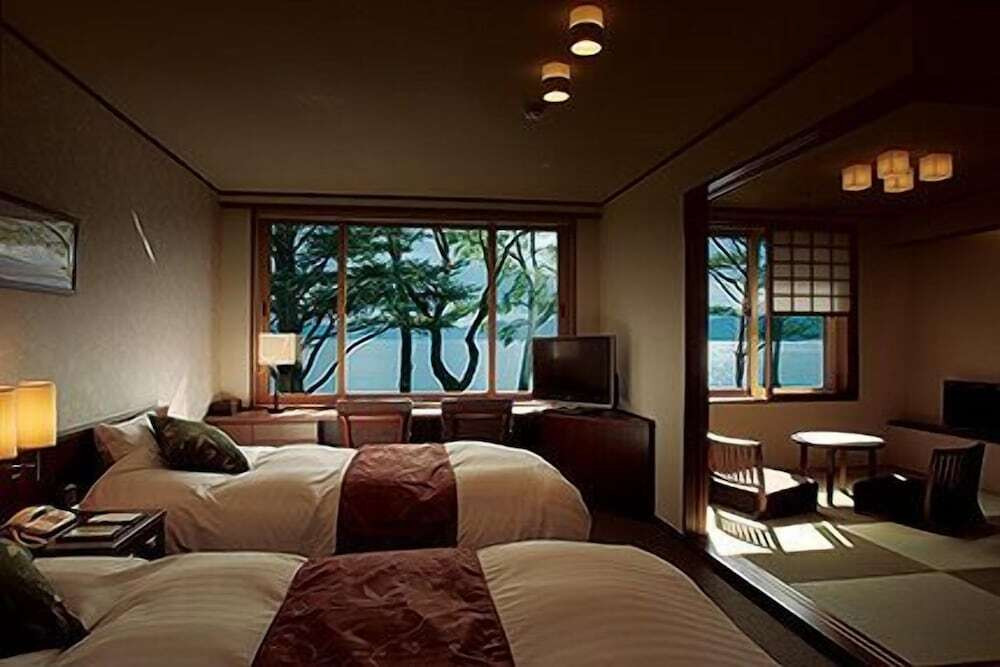 館内の至る所でレイクビューの絶景が望める宿3714636