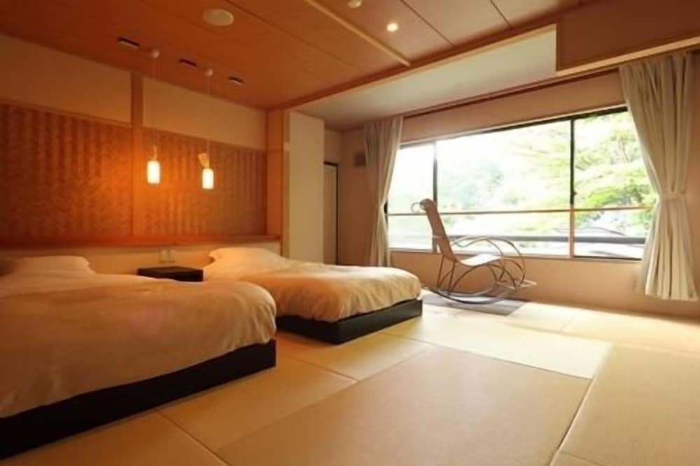 温泉付きの“離れ”で寛ぎ、庭園をのんびりお散歩♩4272262