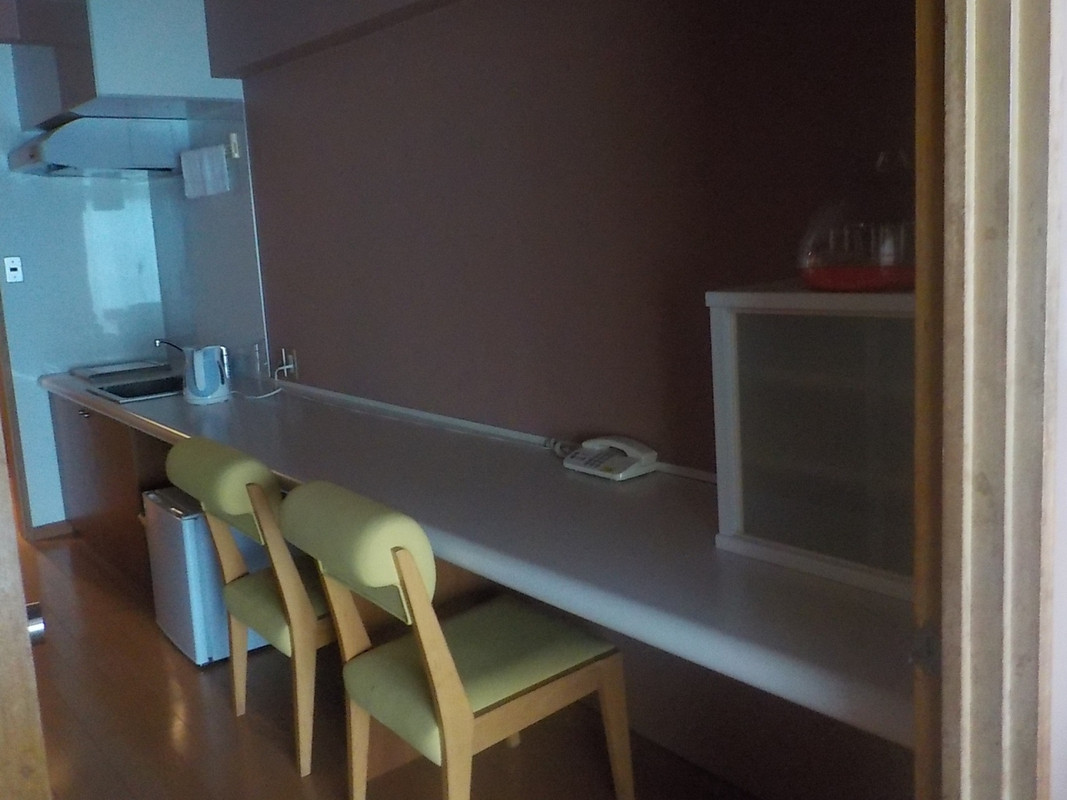 このようなテーブル付き台所もあります。