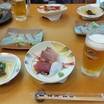 地元の魚が盛りだくさんの夕食
