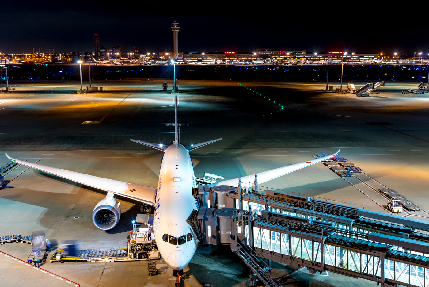 夜の羽田空港