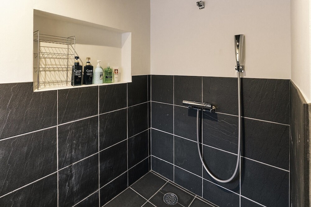 バスルームのシャワー