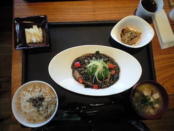 「旬穀旬菜カフェ」料理 1072110 黒の麻婆豆腐